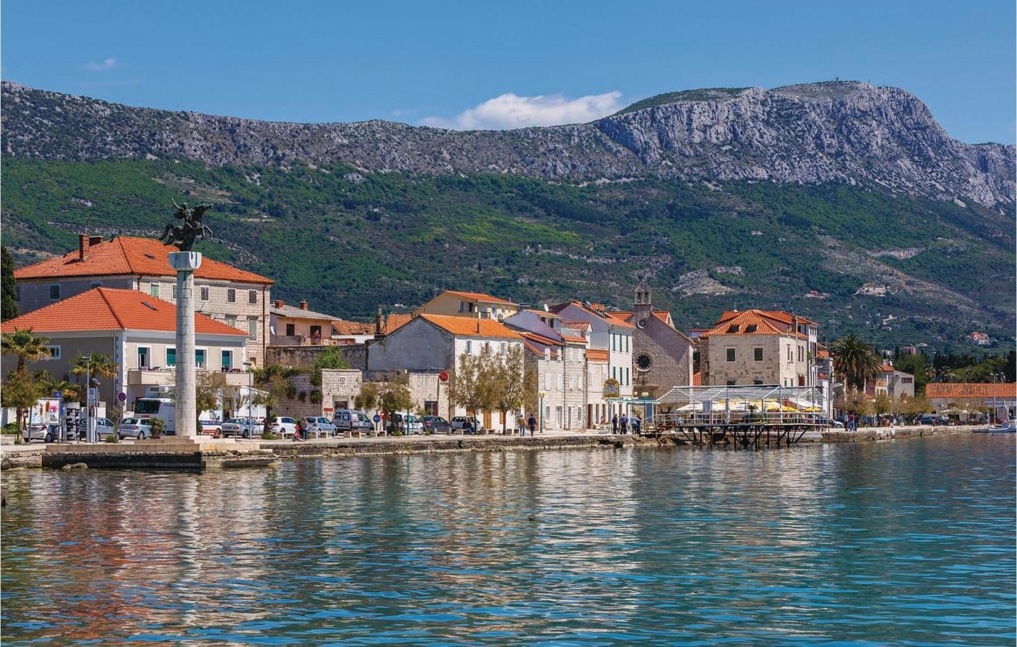 Lovely Apartment In Kastel Stari With Kitchen Kaštela Exteriör bild